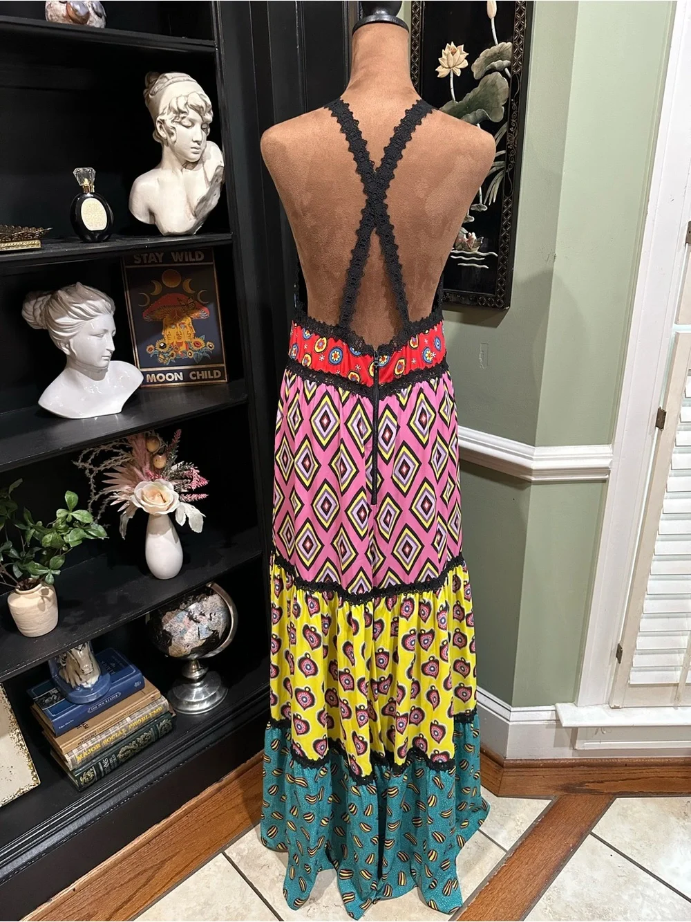 Alice + Olivia “Karolina” Crochet‑Trimmed Paneled Printed Crepe Maxi Dress - Picture 10 of 16
